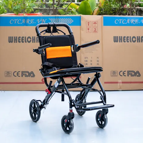Xe đẩy siêu nhẹ gấp gọn người già 608 GC